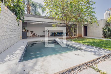 Casa à venda com 373m², 4 quartos e 4 vagasPiscina