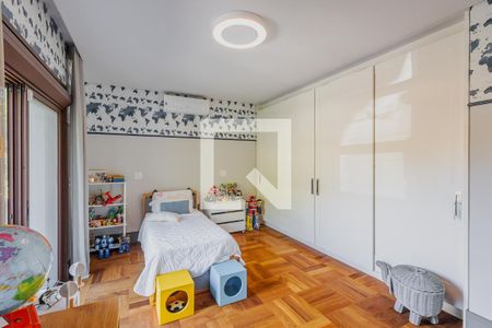 Casa à venda com 373m², 4 quartos e 4 vagasSuíte 1