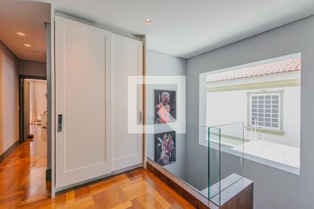 Casa à venda com 373m², 4 quartos e 4 vagasCorredor