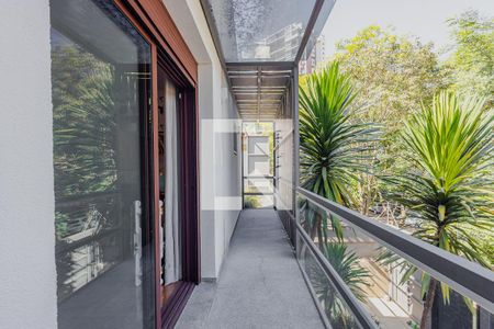 Casa à venda com 373m², 4 quartos e 4 vagasVaranda da Suíte 1