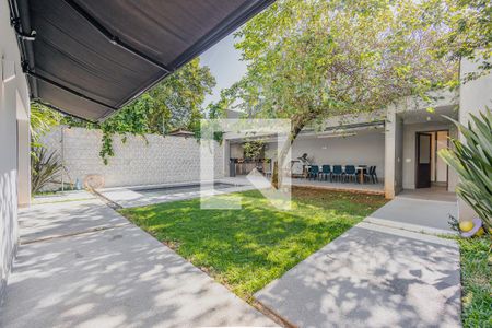 Casa à venda com 373m², 4 quartos e 4 vagasPiscina