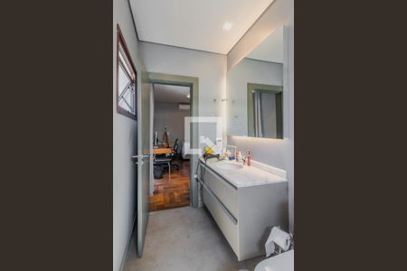 Casa à venda com 373m², 4 quartos e 4 vagasBanheiro da Suíte 2