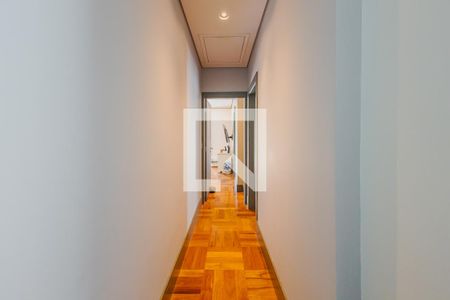 Casa à venda com 373m², 4 quartos e 4 vagasCorredor