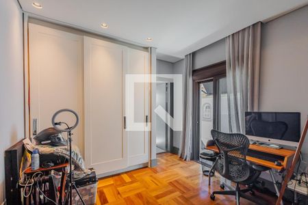 Casa à venda com 373m², 4 quartos e 4 vagasSuíte 2