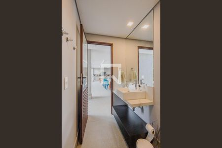 Casa à venda com 373m², 4 quartos e 4 vagasBanheiro