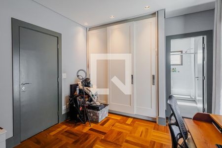 Casa à venda com 373m², 4 quartos e 4 vagasSuíte 2