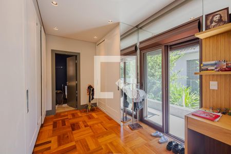 Casa à venda com 373m², 4 quartos e 4 vagasSuíte 3