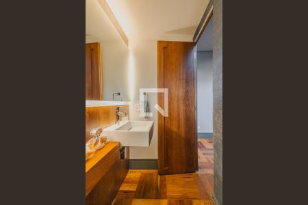 Casa à venda com 373m², 4 quartos e 4 vagasLavabo