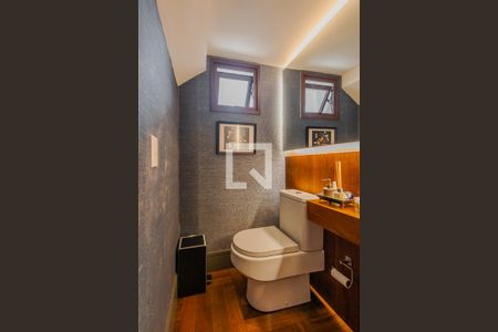 Casa à venda com 373m², 4 quartos e 4 vagasLavabo