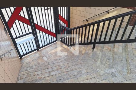 Apartamento para alugar com 80m², 2 quartos e 1 vaga Apartamento para alugar com 80m², 2 quartos e 1 vagaEscada