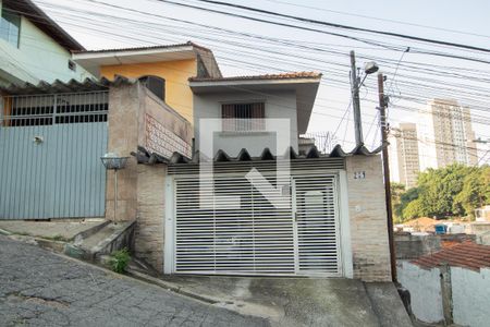 Casa à venda com 119m², 2 quartos e 2 vagasFachada