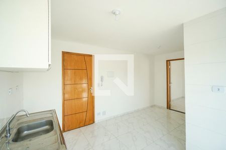 Sala e cozinha de apartamento para alugar com 1 quarto, 30m² em Vila Esperança, São Paulo