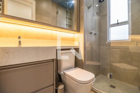 Banheiro de apartamento para alugar com 1 quarto, 42m² em Jardim Tupanci, Barueri