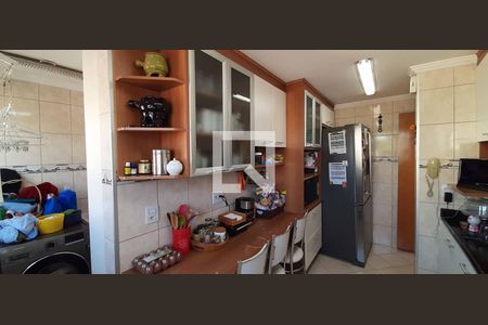 Apartamento à venda com 136m², 3 quartos e 4 vagas Apartamento à venda com 136m², 3 quartos e 4 vagasCozinha