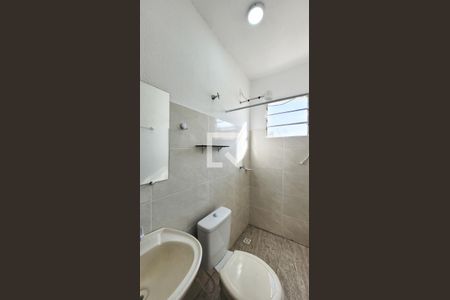 Banheiro de kitnet/studio para alugar com 1 quarto, 24m² em Jardim Santa Genebra, Campinas