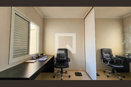 Casa à venda com 100m², 3 quartos e 3 vagasQuarto 2