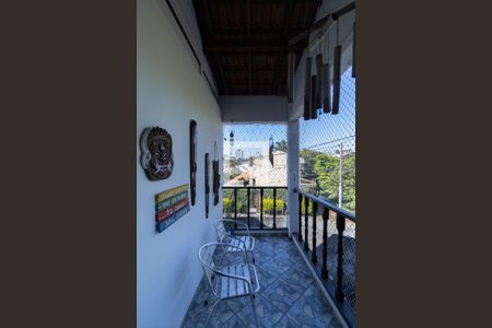 Casa à venda com 160m², 4 quartos e 3 vagas Casa à venda com 160m², 4 quartos e 3 vagasVaranda