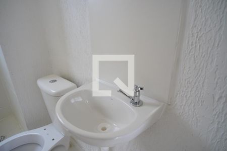Banheiro de apartamento para alugar com 2 quartos, 42m² em Passo das Pedras, Porto Alegre