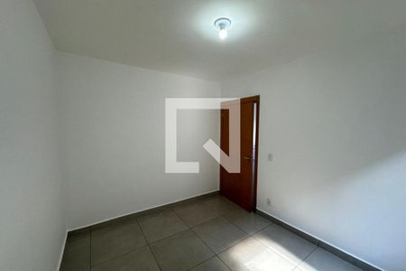 Dormitório 01 de apartamento para alugar com 2 quartos, 45m² em (l-9), Ribeirão Preto