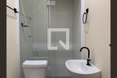 Banheiro de kitnet/studio para alugar com 1 quarto, 20m² em Paraíso, São Paulo
