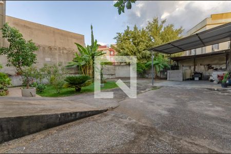 Casa à venda com 800m², 3 quartos e 12 vagasQuintal