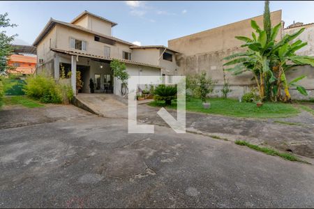 Casa à venda com 800m², 3 quartos e 12 vagasQuintal