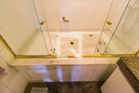 Apartamento à venda com 164m², 3 quartos e 2 vagasDetalhe do Banheiro da Suite