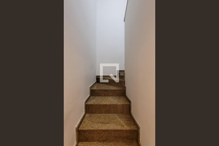 Escada de casa para alugar com 2 quartos, 135m² em Vila Valparaíso, Santo André