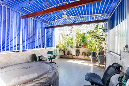 Casa à venda com 250m², 4 quartos e 2 vagas Casa à venda com 250m², 4 quartos e 2 vagasDormitório 1 - Varanda