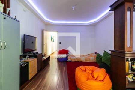 Casa à venda com 250m², 4 quartos e 2 vagas Casa à venda com 250m², 4 quartos e 2 vagasDormitório 3