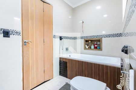 Casa à venda com 250m², 4 quartos e 2 vagas Casa à venda com 250m², 4 quartos e 2 vagasBanheiro 1