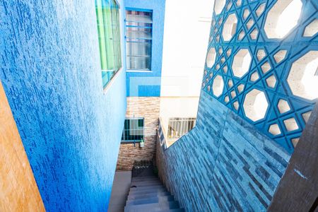 Casa à venda com 250m², 4 quartos e 2 vagas Casa à venda com 250m², 4 quartos e 2 vagasEscadas