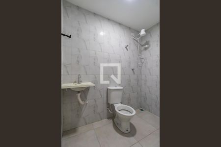 Banheiro  de kitnet/studio para alugar com 1 quarto, 25m² em Parque dos Camargos, Barueri