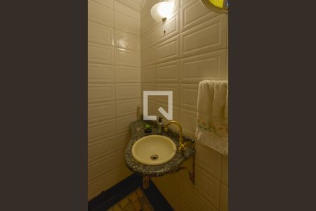 Casa à venda com 200m², 4 quartos e 2 vagasLavabo