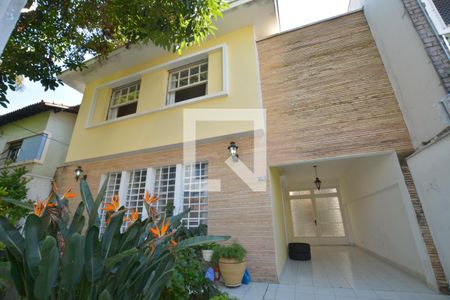 Casa à venda com 200m², 4 quartos e 2 vagasFachada