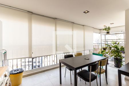 Apartamento para alugar com 50m², 1 quarto e 2 vagas Apartamento para alugar com 50m², 1 quarto e 2 vagasVaranda - Cortinas