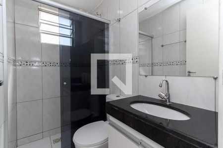Banheiro de apartamento para alugar com 2 quartos, 50m² em Itapoã, Belo Horizonte