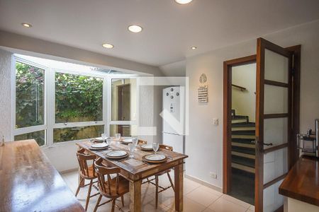 Casa à venda com 620m², 5 quartos e 5 vagas Casa à venda com 620m², 5 quartos e 5 vagasCopa