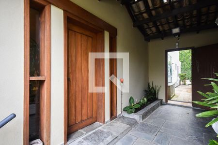 Casa à venda com 620m², 5 quartos e 5 vagas Casa à venda com 620m², 5 quartos e 5 vagasEntrada