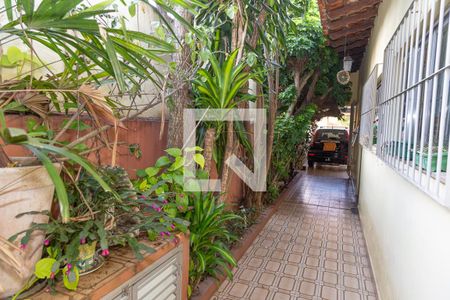 Casa à venda com 170m², 3 quartos e 2 vagas Casa à venda com 170m², 3 quartos e 2 vagasCorredor