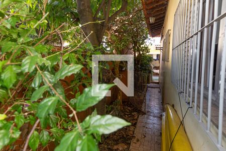 Casa à venda com 170m², 3 quartos e 2 vagas Casa à venda com 170m², 3 quartos e 2 vagasCorredor