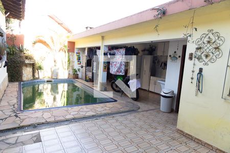 Casa à venda com 170m², 3 quartos e 2 vagas Casa à venda com 170m², 3 quartos e 2 vagasPiscina