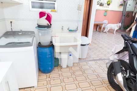 Casa à venda com 170m², 3 quartos e 2 vagas Casa à venda com 170m², 3 quartos e 2 vagasÁrea de Serviço