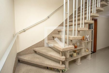 Escada  de casa à venda com 3 quartos, 178m² em Piraporinha, Diadema