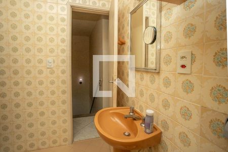 Casa à venda com 178m², 3 quartos e 2 vagas Casa à venda com 178m², 3 quartos e 2 vagasBanheiro social