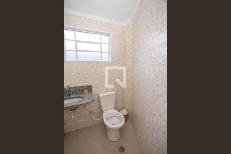 Casa à venda com 178m², 3 quartos e 2 vagas Casa à venda com 178m², 3 quartos e 2 vagasBanheiro do quarto adicional