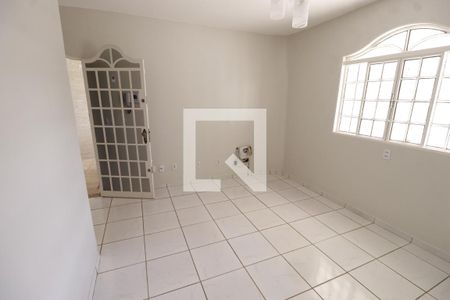 Sala de casa para alugar com 4 quartos, 250m² em Taguatinga Norte, Brasília