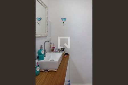 Banheiro de apartamento à venda com 1 quarto, 42m² em Santana, Porto Alegre