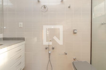 Apartamento à venda com 217m², 4 quartos e 4 vagasBanheiro da Suíte 2