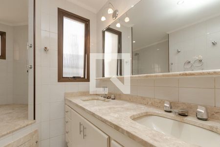 Apartamento à venda com 217m², 4 quartos e 4 vagasBanheiro da Suíte 1